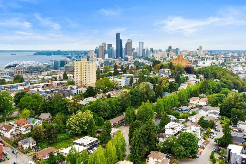 Hillside In Seattle - Updated And Well Appointed. 외부 사진